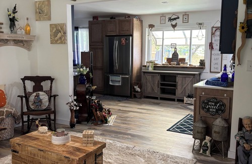 Greenwood House | Rustic Charm 3-bedroom 2-bath house in beautiful Greenwood with AC & HOT SPA