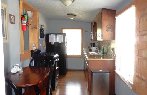 Gamaliel Cabin | Rustic Charm Cabin for Families, Couples, or Fishing, Hunting ON Norfork Lake!