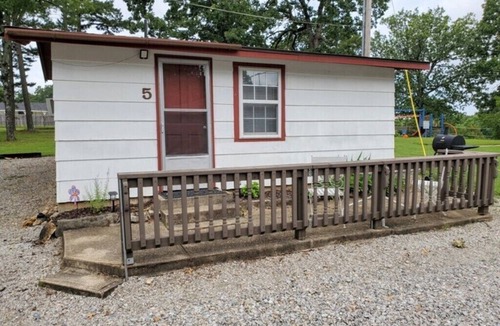 Gamaliel Cabin | Rustic Charm Cabin for Families, Couples, or Fishing, Hunting ON Norfork Lake!