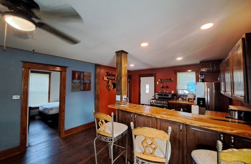 Fulton House | Rustic Charm & Cozy Comfort in Peaceful area. Family friendly pet friendly.