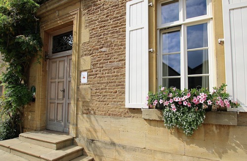 Latour House | Rustic Charm, Modern Comfort