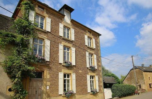 Latour House | Rustic Charm, Modern Comfort, cleaning included