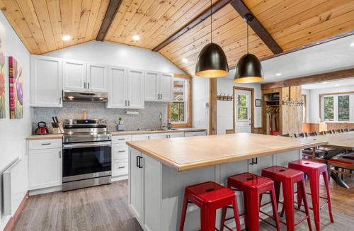 Saint-Faustin-Lac-Carre Ski Chalet | Rustic & Charming Mont Blanc Chalet Private Spa