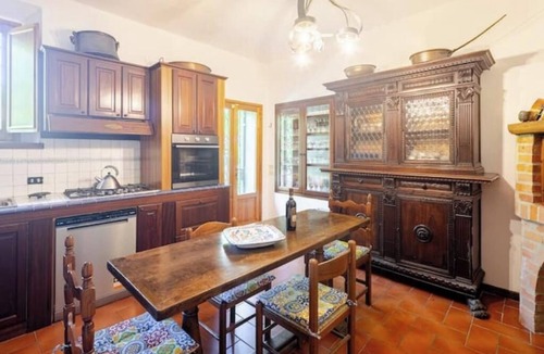 Florence Villa | Rustic Charming Villa w/Pool/AC/Wifi- Minutes to Florence Center- Views Galore!