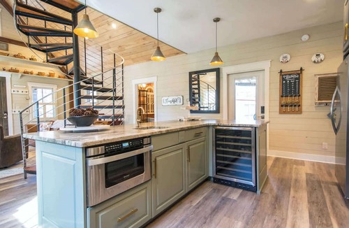 Hendersonville House | Rustic-Chic 2BR Cabin w/Clawfoot Tub | Free Tix