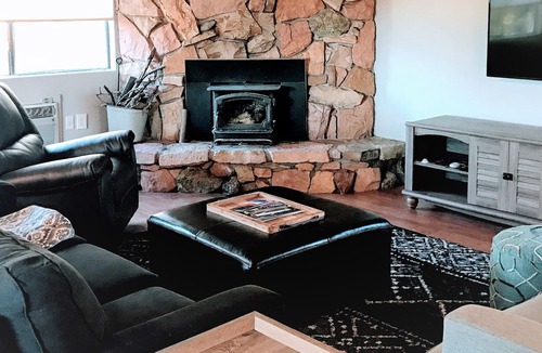 Oakhurst House | Rustic Chic Family Getaway Near Yosemite