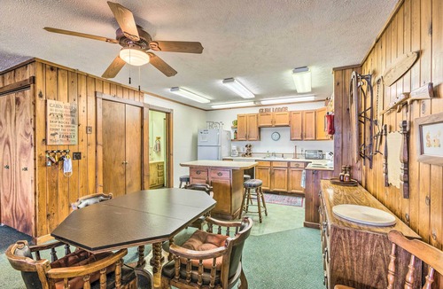 Glen Arbor Apartment | Rustic-Chic Lake Glen Studio: 4 Mi to Beach!