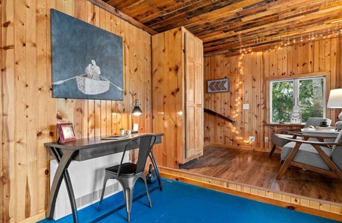 Milwaukee Cabin | Rustic City Oasis on the River