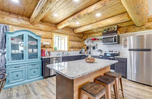 Gusher House | 'Rustic Cliff Ranch' in Uintah Basin: Dogs Welcome