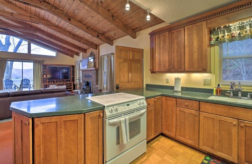 Clyde Cabin | Rustic Clyde Getaway w/ Maggie Valley Views!
