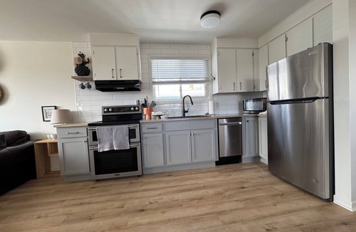 Harbourview House | Rustic comfortable harbor side hub, close to everything!