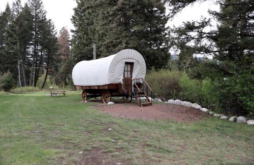 Granite County House | Rustic Conestoga Wagon Stay with Lodge Amenities near Boulder Creek, Montana