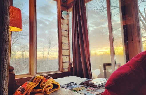 Jonesville Cabin | Rustic Container Cabin on Beautiful Farm - Near Ark & Bourbon Trail