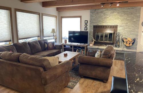 Mount Crested Butte Apartment | Rustic-Contemporary 3Br With Great Views Condo