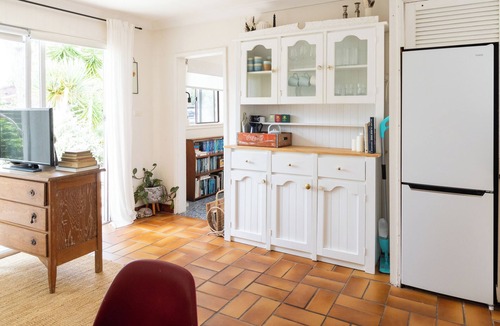 Umina Beach Apartment | Rustic, cosy one bedroom guesthouse. Just a short walk to Umina Beach!