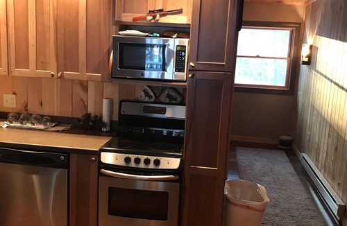 Escanaba Cottage | Rustic cottage on picturesque Little Bay de noc