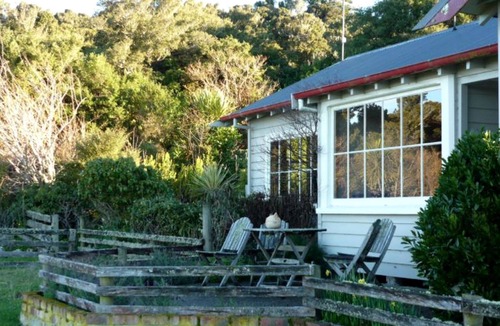 Papatowai Cottage | Rustic Cottage Rental Perfect for a Family near Papatowai, New Zealand