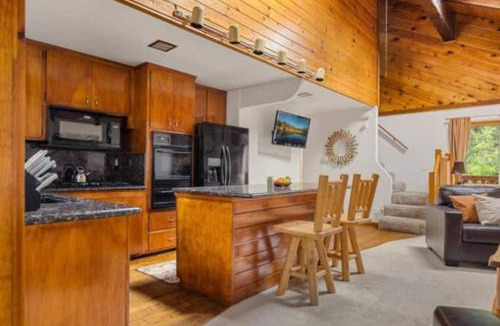 Summit Estates House | Rustic Cottage Snow Summit