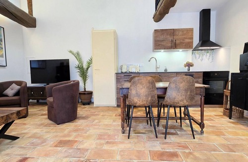 Montainville Cottage | Rustic cottage with secure parking - 4 guests