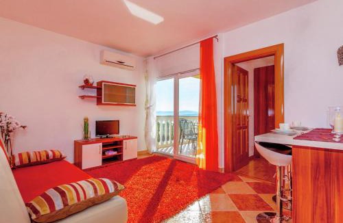 Dramalj Apartment | Rustic Cottage with Pool