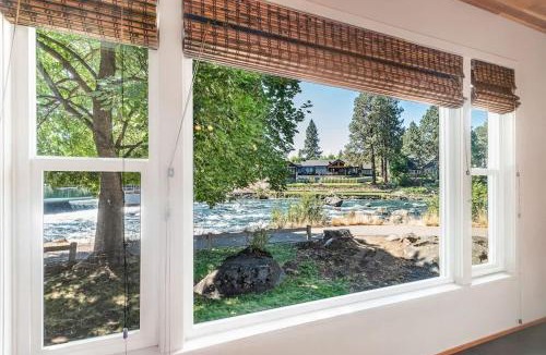 Bend House | Rustic Cottage with views of the Deschutes River