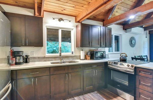 Mount St. Helens Cabin | Rustic Cougar Cabin w/Wood-Burning Fire Pit!