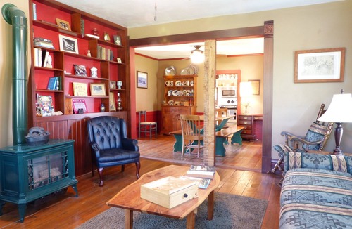 North Webster House | Rustic Country farmhouse on 2 acres close to several lakes.