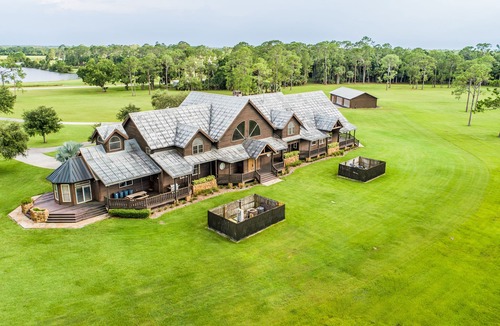 Okeechobee House | Rustic Country Lodge set on 800 Private Acres