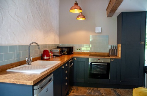 Bryngwran Cottage | Rustic Couples Retreat | Hot Tub | Private Estate