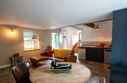 Bryngwran Cottage | Rustic Couples Retreat | Hot Tub | Private Estate