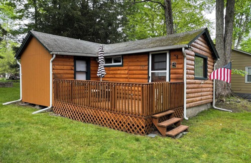 Smallwood Cabin | Rustic & cozy 2BR in Smallwood – dog friendly, near lake, hiking & Woodstock