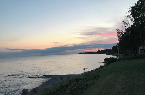 Madison-on-the-Lake Cottage | Rustic, Cozy 3-bedroom Cottage Directly on Lake Erie with WiFi,