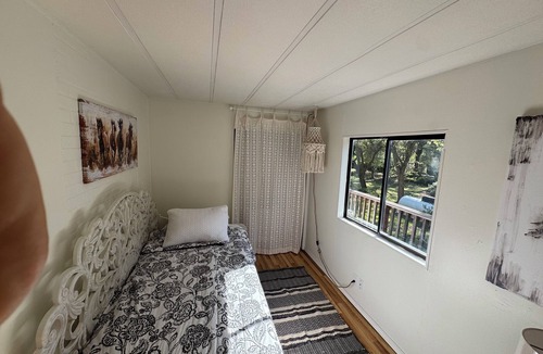 Knights Ferry Cabin | Rustic cozy cabin on rivers edge