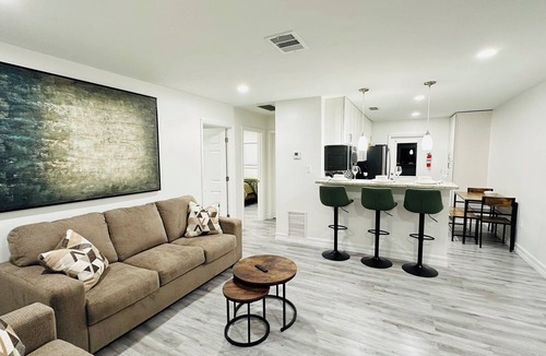 Bayshore Gardens House | Rustic Cozy Duplex Unit Near IMG & Beaches