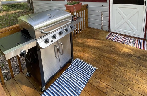 Smallwood Cottage | Rustic & Cozy little cabin in the whimsical hamlet of Smallwood