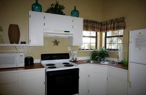 Townsend House | Rustic Creekside Cabin Rental with a Private Dock near the Georgia Coast