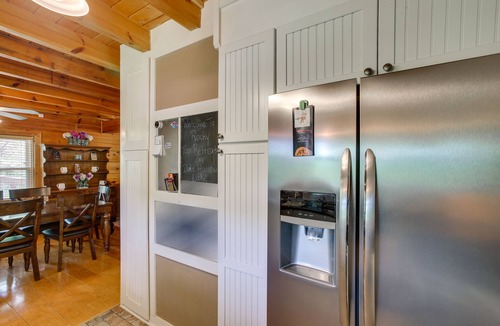 Celina Cabin | Rustic Dale Hollow Lake Cabin - Private Hot Tub!