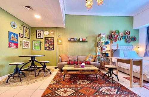 Jumeirah Lake Towers Apartment | Rustic Elegance By The Lake Studio Cabin In Jlt