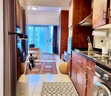 Jumeirah Lake Towers Apartment | Rustic Elegance By The Lake Studio Cabin In Jlt