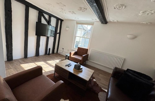 Ipswich Apartment | Rustic Elegance Town Centre Flat