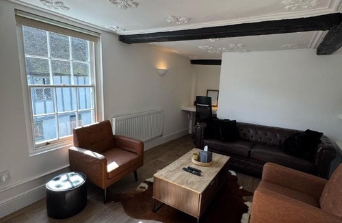 Ipswich Apartment | Rustic Elegance Town Centre Flat
