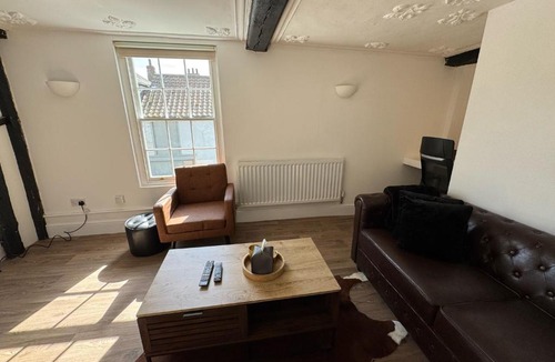 Ipswich Apartment | Rustic Elegance Town Centre Flat