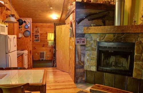 Cherokee House | Rustic Family-Friendly Log Cabin in the Smoky Mountains, North Carolina