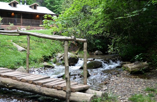 Cherokee House | Rustic Family-Friendly Log Cabin in the Smoky Mountains, North Carolina