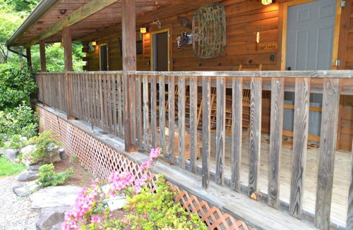 Cherokee House | Rustic Family-Friendly Log Cabin in the Smoky Mountains, North Carolina