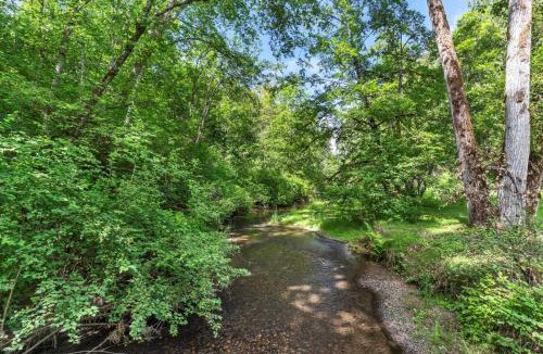Langley House | Rustic Farm House with Pool , Hot Tub , Sauna - Events Allowed