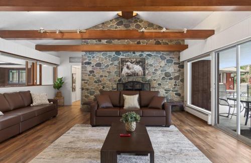 Langley House | Rustic Farm House with Pool , Hot Tub , Sauna - Events Allowed