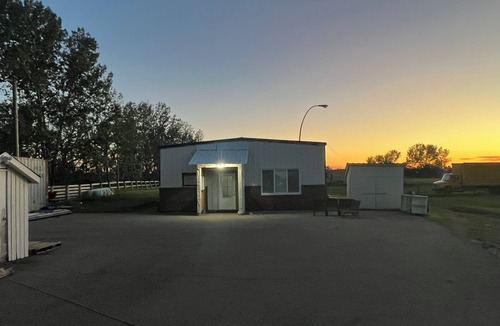 Chestermere House | Rustic Farmhouse on 10 Acres