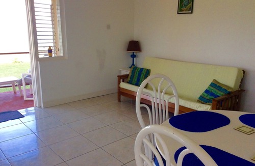 Newcastle Apartment | Rustic Farmhouse Stay 1 bedroom self contained apartment