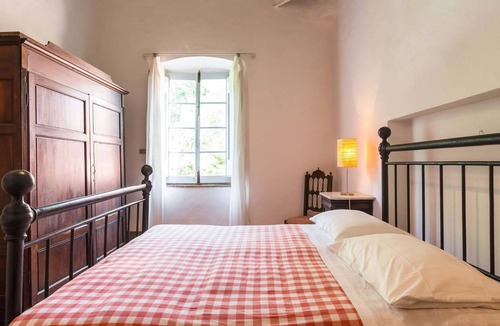 Bacchereto House | Rustic Farmhouse Stay, Carmignano